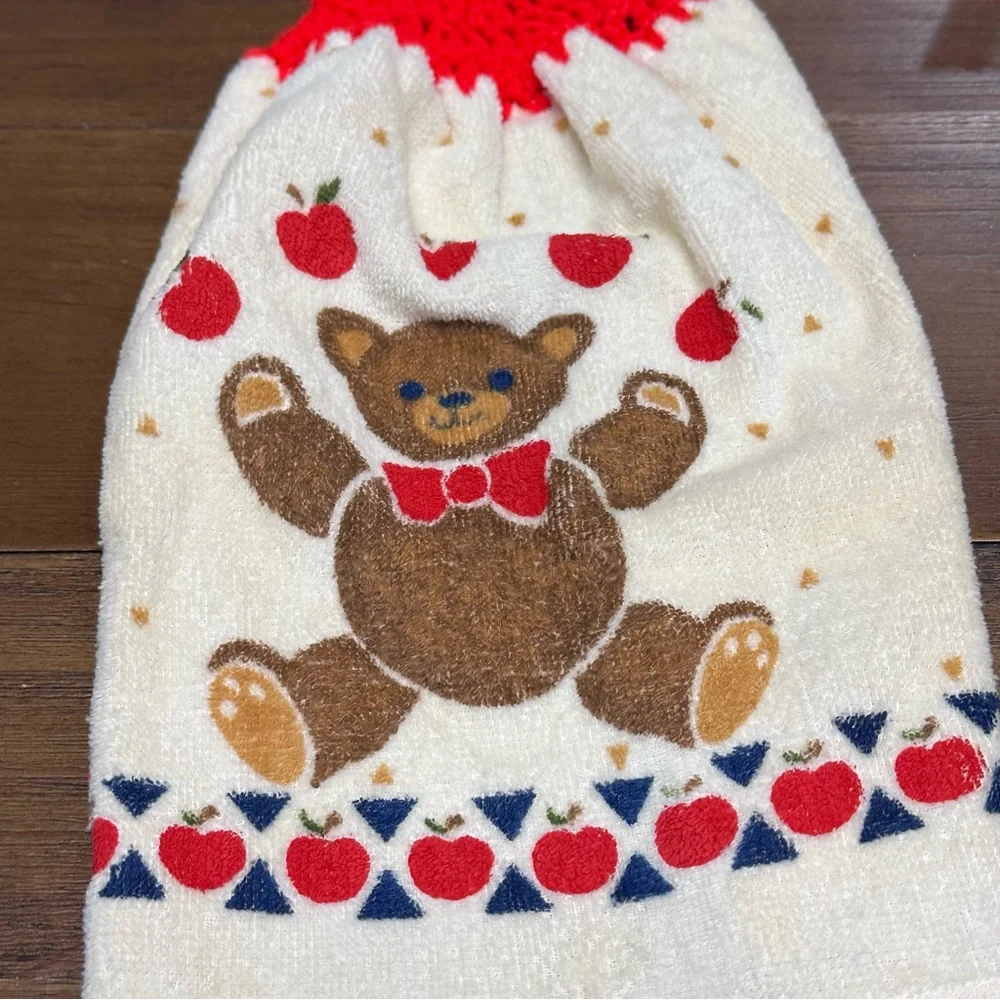 Vintage‎ Handmade Crochet Kitchen Towel Teddy Bear Apples Red White 90’s vibe